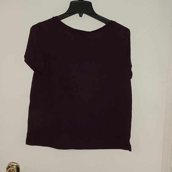 SOLD🌷3for$20!🌷 dark purple tee - Picture 4 of 4